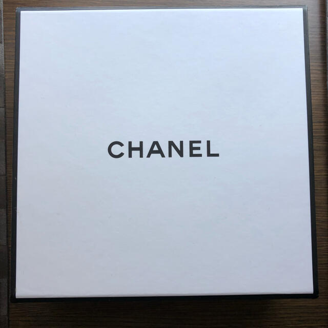 CHANEL(シャネル)のシャネル　ギフト空箱 レディースのバッグ(ショップ袋)の商品写真