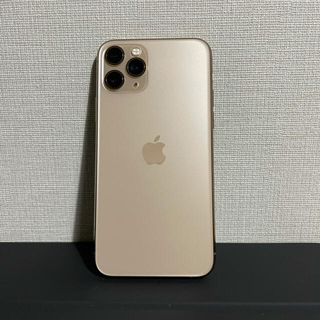 Apple(アップル)のiPhone 11 Pro 256GB ゴールド SIMフリー 中古美品 スマホ/家電/カメラのスマートフォン/携帯電話(スマートフォン本体)の商品写真