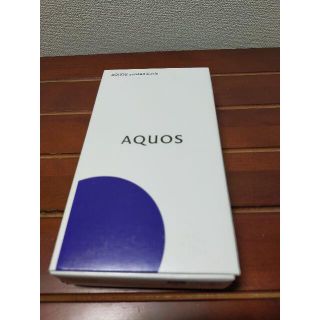 シャープ(SHARP)のAQUOS sense3 basic SHV48 シルバー SIMロック解除済(スマートフォン本体)