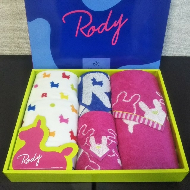 Rody(ロディ)の≪新品≫ ロディタオルセット（Rody）／フェイスタオル２枚 ＆ ミニタオル２枚 インテリア/住まい/日用品の日用品/生活雑貨/旅行(タオル/バス用品)の商品写真