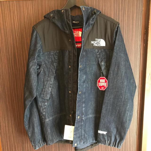 Supreme(シュプリーム)のsupreme north face15ssマウンテンパーカー新品未使用タグ付き メンズのジャケット/アウター(Gジャン/デニムジャケット)の商品写真