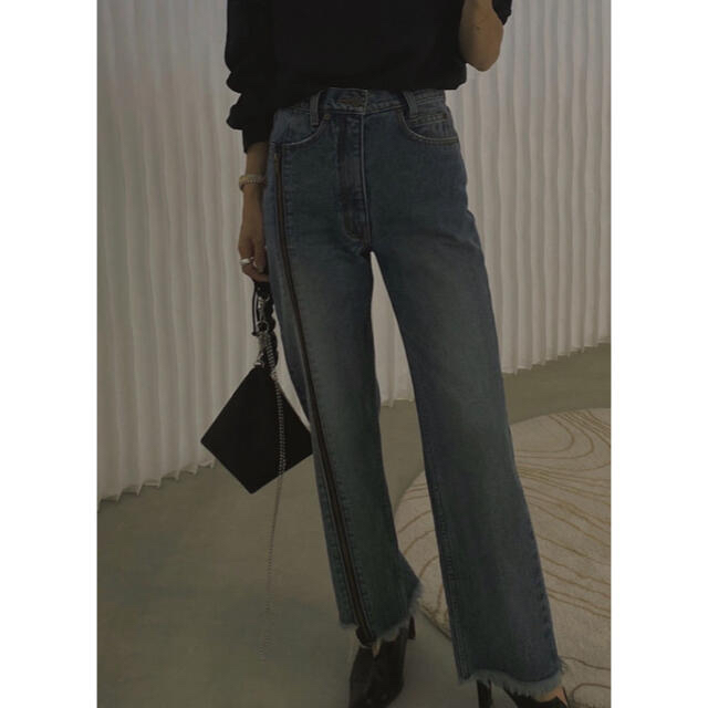 Ameri VINTAGE(アメリヴィンテージ)のZIPPER STRAIGHT DENIM  レディースのパンツ(デニム/ジーンズ)の商品写真