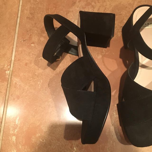 ZARA(ザラ)のZARA サンダル ブラック 黒 レディースの靴/シューズ(サンダル)の商品写真