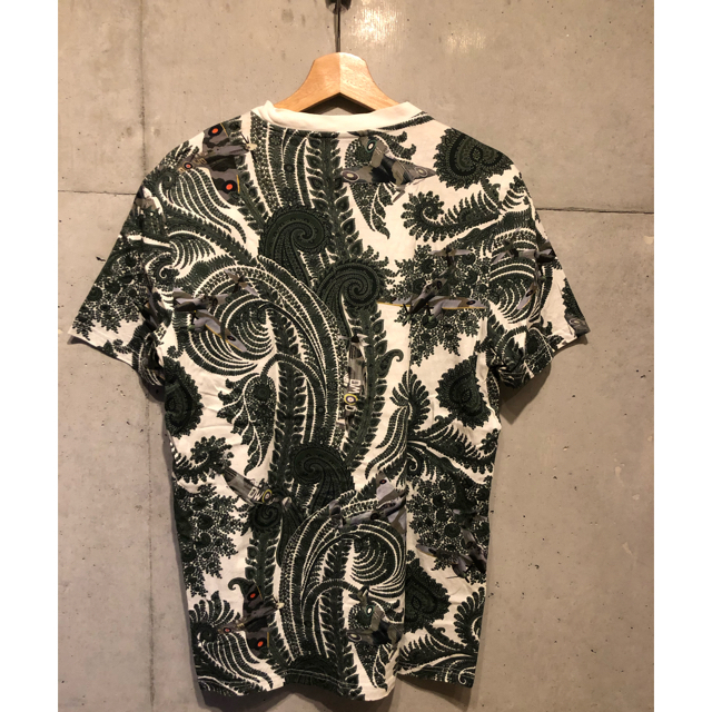 GIVENCHY(ジバンシィ)の【約70%OFF】GIVENCHY/ジバンシィ　ペイズリー戦闘機半袖Tシャツ メンズのトップス(Tシャツ/カットソー(半袖/袖なし))の商品写真