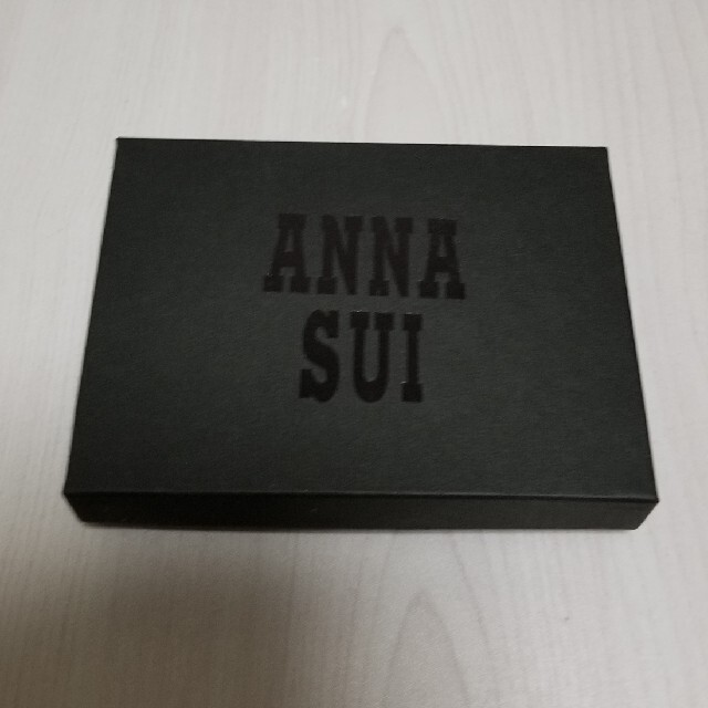 ANNA SUI(アナスイ)のお値下げしました！ANNA SUI　アナスイ　パスケース　パープル　新品未使用 レディースのファッション小物(パスケース/IDカードホルダー)の商品写真