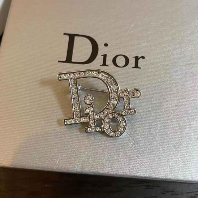 Christian Dior(クリスチャンディオール)のDIOR ブローチ レディースのアクセサリー(ブローチ/コサージュ)の商品写真