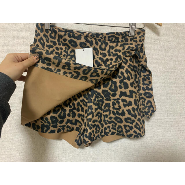 ZARA(ザラ)のZARA ANIMAL SKORT レオパード ショートパンツスコート レディースのスカート(ミニスカート)の商品写真