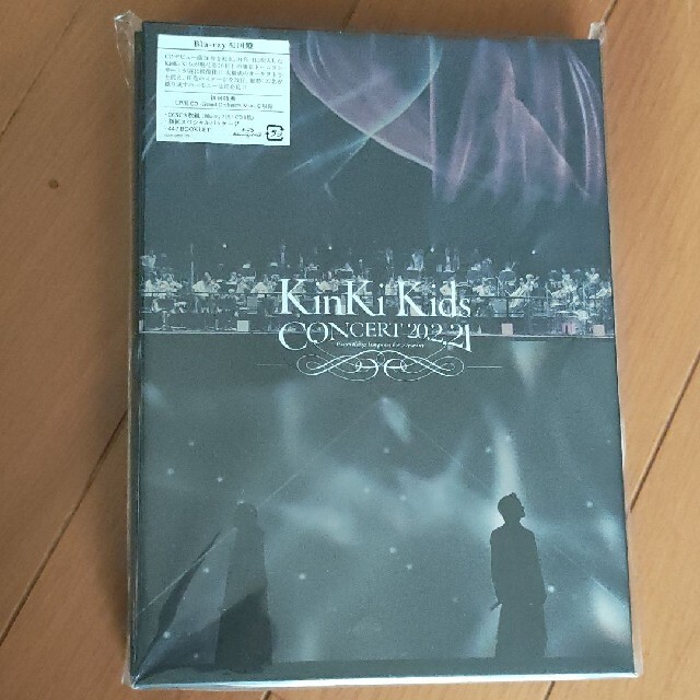 KinKi Kids(キンキキッズ)のKinKi Kids CONCERT 20.2.21  ブルーレイ エンタメ/ホビーのDVD/ブルーレイ(ミュージック)の商品写真