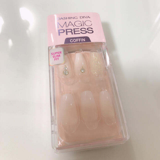 Innisfree(イニスフリー)の【値下げ】新品・ダッシングディバマジックプレス　ネイルチップ　ピンクベージュ コスメ/美容のネイル(つけ爪/ネイルチップ)の商品写真