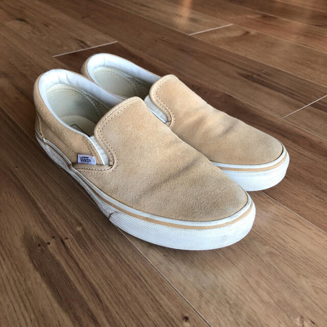 VANS(ヴァンズ)の【ポンスケ様専用】vansバンズスリッポンスエードベージュ25.5cm メンズの靴/シューズ(スニーカー)の商品写真