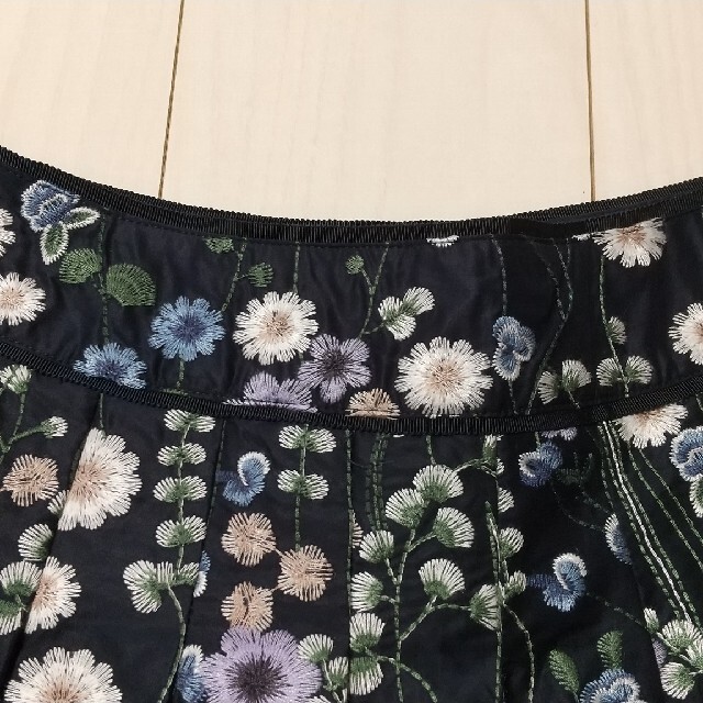 りんご様専用 セミロング刺繍スカート レディースのスカート(ロングスカート)の商品写真