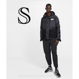 サカイ(sacai)の新品　NIKE sacai ダウン　メンズ　パーカー　Sサイズ(ダウンジャケット)