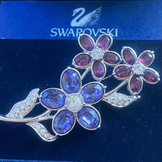 スワロフスキー(SWAROVSKI)のスワロフスキー　ブローチ(ブローチ/コサージュ)