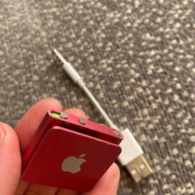 Apple(アップル)のiPod shuffle product RED スマホ/家電/カメラのオーディオ機器(ポータブルプレーヤー)の商品写真