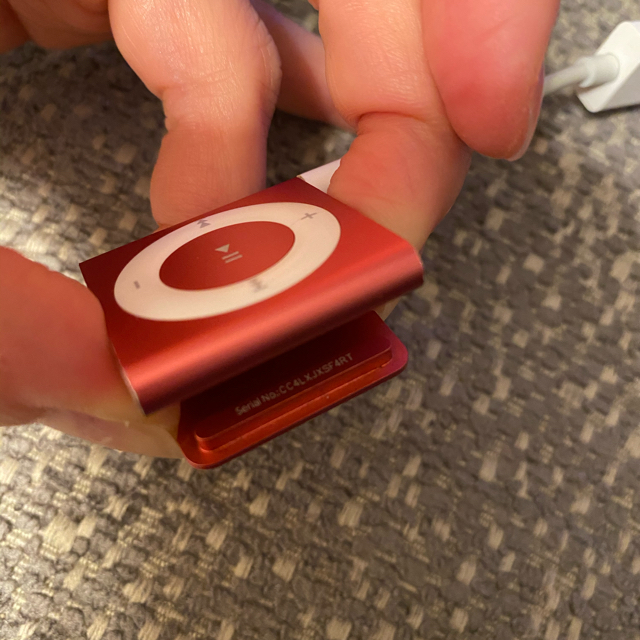 Apple(アップル)のiPod shuffle product RED スマホ/家電/カメラのオーディオ機器(ポータブルプレーヤー)の商品写真