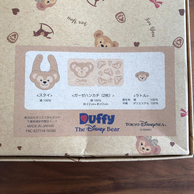 Disney(ディズニー)のDuffy スタイ・ラトル・ガーゼハンカチ　セット キッズ/ベビー/マタニティのこども用ファッション小物(ベビースタイ/よだれかけ)の商品写真