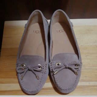 アグ(UGG)の美品　UGG　モカシンシューズ(スリッポン/モカシン)