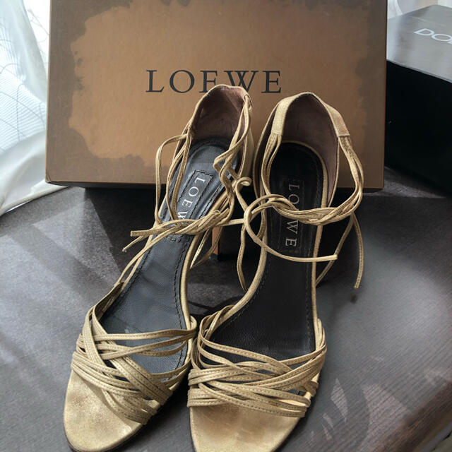 LOEWE(ロエベ)のロエベ　ゴールド　サンダル レディースの靴/シューズ(サンダル)の商品写真