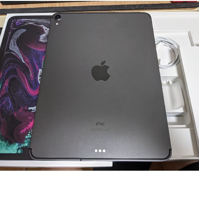 iPad(アイパッド)のipad pro 11inch 64GB　Wi-Fi + Cellular  スマホ/家電/カメラのPC/タブレット(タブレット)の商品写真