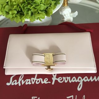 フェラガモ(Ferragamo)のフェラガモベビーピンク新品長財布(財布)