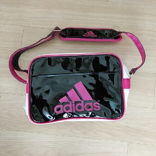 アディダス(adidas)のアディダス　エナメルバッグ(ショルダーバッグ)