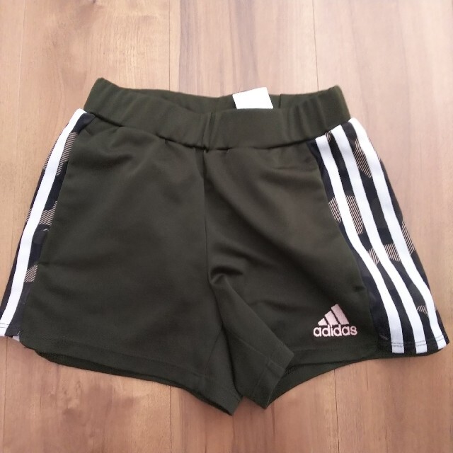 adidas(アディダス)のアディダスショートパンツ キッズ/ベビー/マタニティのキッズ服女の子用(90cm~)(パンツ/スパッツ)の商品写真