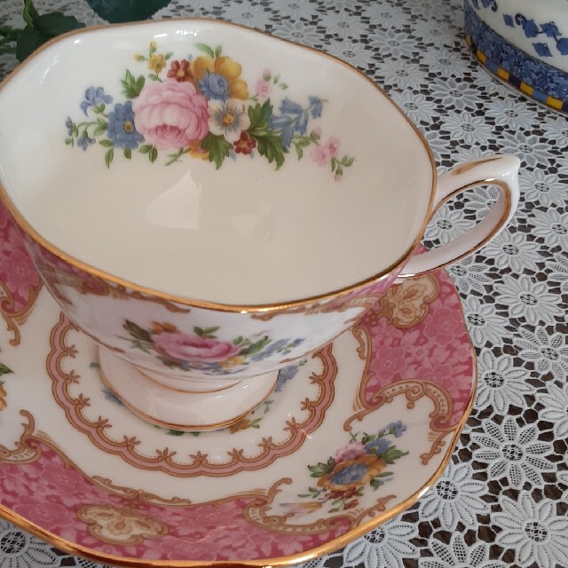 ROYAL ALBERT - ロイヤルアルバート 廃盤の通販 by 花子's shop ROYAL ALBERT - ロイヤルアルバート 廃盤の通販 by 花子's shop