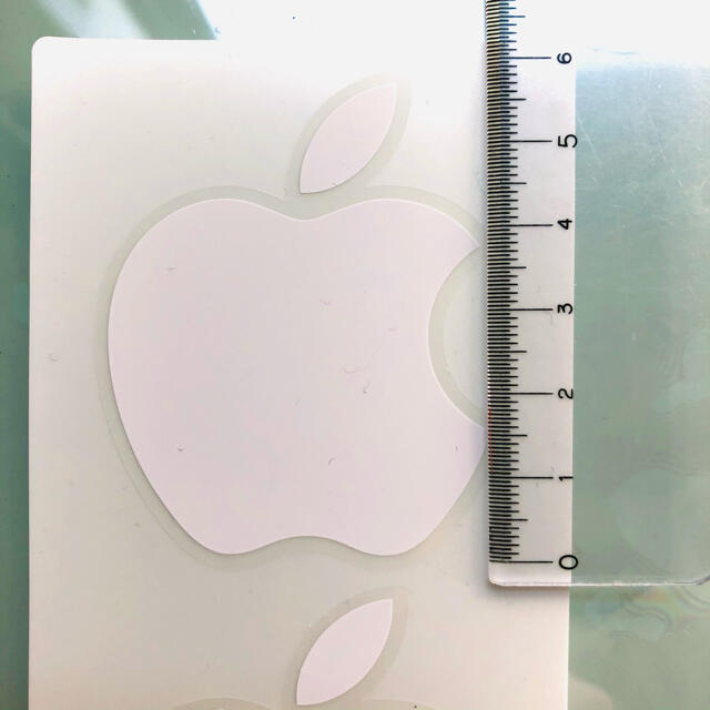 Apple(アップル)の純正品 アップル ロゴステッカー 2枚 エンタメ/ホビーのコレクション(ノベルティグッズ)の商品写真
