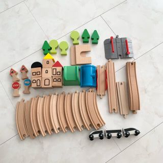 イケア(IKEA)のIKEA リラブー45点セットと電車のセット(鉄道模型)