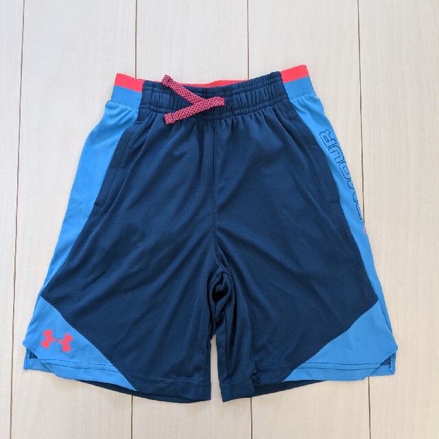 UNDER ARMOUR(アンダーアーマー)のアンダーアーマー　ハーフパンツ キッズ/ベビー/マタニティのキッズ服男の子用(90cm~)(パンツ/スパッツ)の商品写真