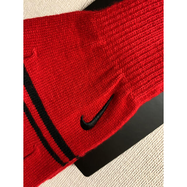 NIKE(ナイキ)のナイキ☆手袋☆新品☆グリップ☆グローブ☆スマートフォン対応☆刺繍☆NIKE☆赤 キッズ/ベビー/マタニティのこども用ファッション小物(手袋)の商品写真