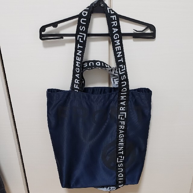 FRAGMENT(フラグメント)のフラグメント×ラミダス　トートバッグ　ネイビー　美品 メンズのバッグ(トートバッグ)の商品写真