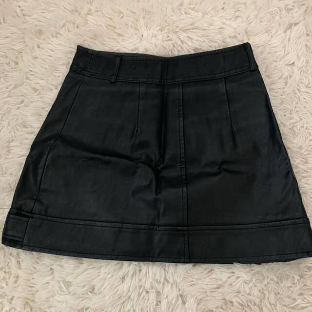 SPINNS(スピンズ)のフェイクレザー　スカート レディースのスカート(ミニスカート)の商品写真