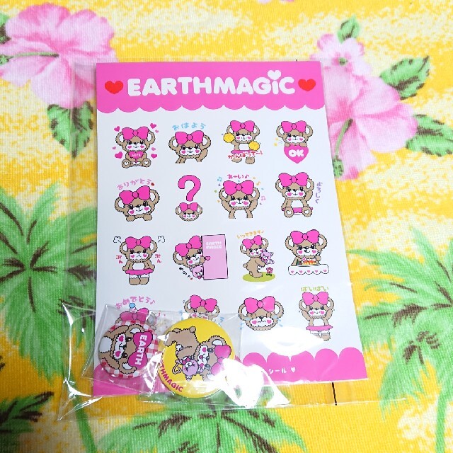 EARTHMAGIC(アースマジック)のアースマジック♥新品♥ノベ♥シール&缶バッジセット キッズ/ベビー/マタニティのこども用ファッション小物(その他)の商品写真