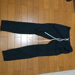 フィアオブゴッド(FEAR OF GOD)のfog essential カーゴパンツ 美品 Ｌ(ワークパンツ/カーゴパンツ)