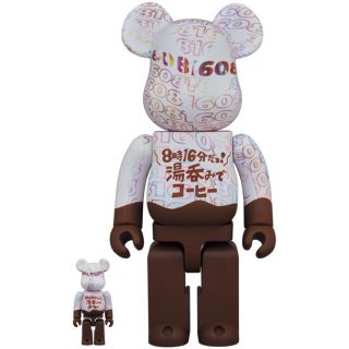 メディコムトイ(MEDICOM TOY)のBE@RBRICK 8時16分だヨ! 湯呑みでコーヒー 100% 400% (その他)