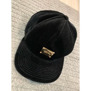 ステューシー(STUSSY)のゆうと様専用stussy ステューシー ベロアキャップ　黒×ゴールド(キャップ)