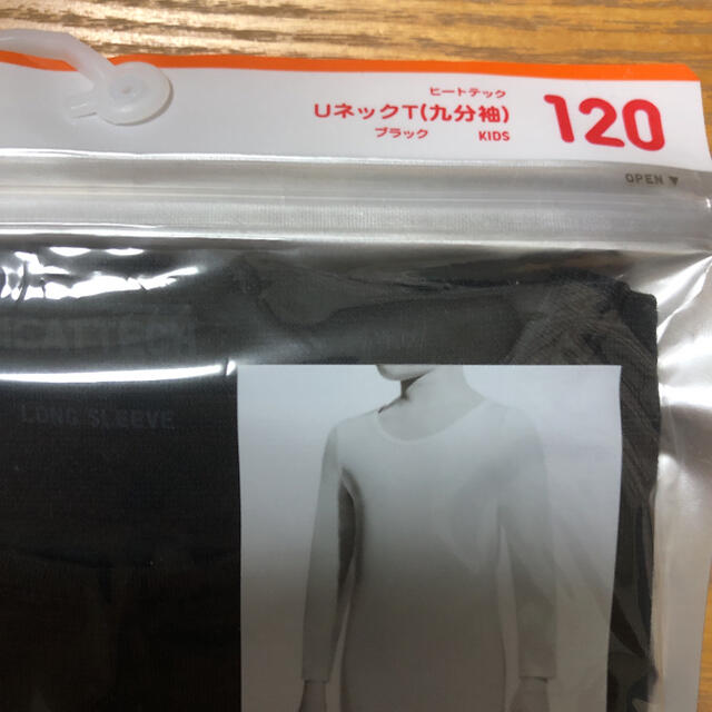 UNIQLO(ユニクロ)の新品未開封　UNIQLO ヒートテック120センチ　2枚セット　長袖 キッズ/ベビー/マタニティのキッズ服男の子用(90cm~)(下着)の商品写真