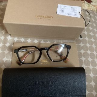 バーバリー(BURBERRY)の新品　BURBERRYメガネ(サングラス/メガネ)