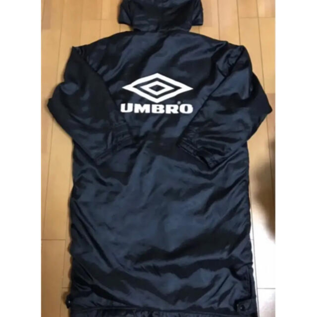UMBRO(アンブロ)のアンブロ umbro ベンチコート 140サイズ スポーツ/アウトドアのサッカー/フットサル(ウェア)の商品写真