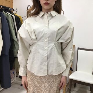 レディメイド(LADY MADE)の定価10450円 タックボリュームシャツ ライトベージュ(シャツ/ブラウス(長袖/七分))