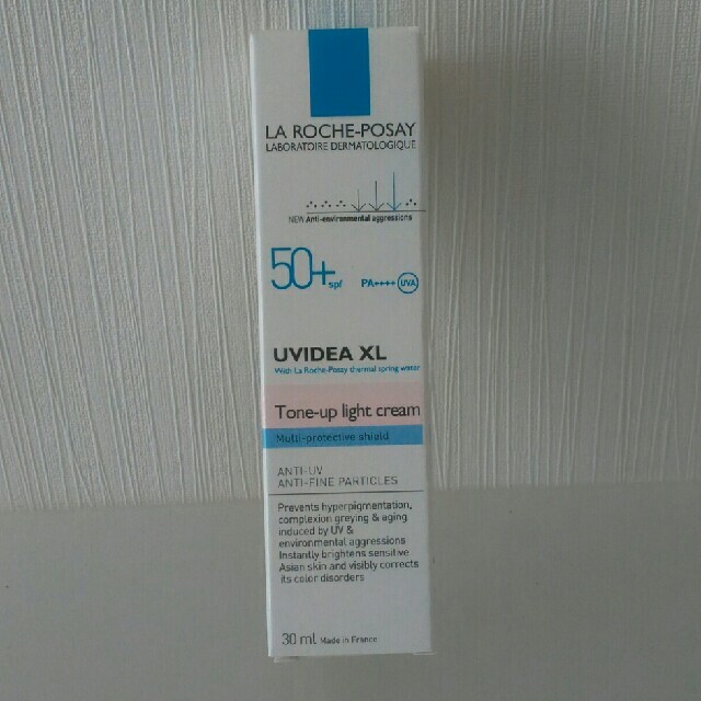 LA ROCHE-POSAY(ラロッシュポゼ)の新品　ラロッシュポゼ　トーンアップライト コスメ/美容のベースメイク/化粧品(化粧下地)の商品写真