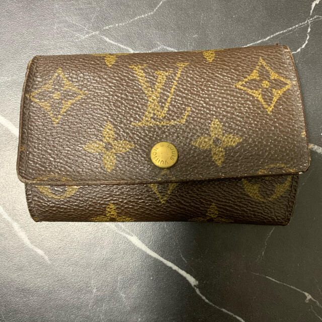 LOUIS VUITTON キーケース