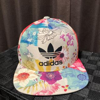 アディダス(adidas)のadidasキャップ　花柄　(キャップ)