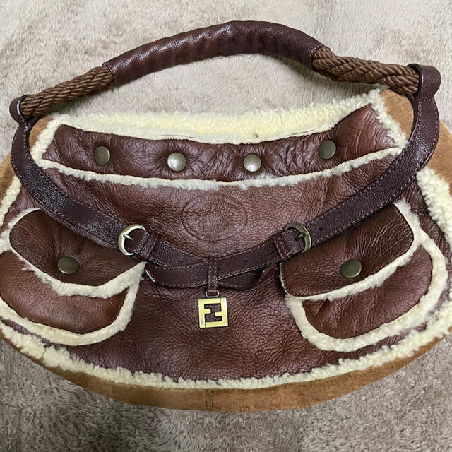 FENDI ムートンバック