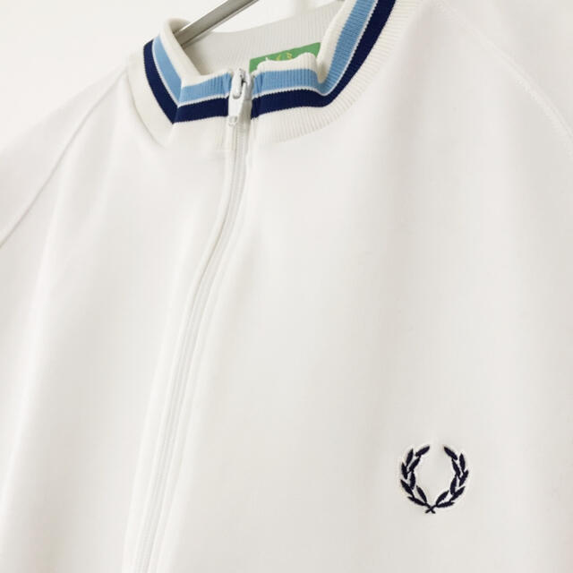 FRED PERRY(フレッドペリー)のフレッドペリー トラックジャケット ホワイト Mサイズ レディースのトップス(その他)の商品写真