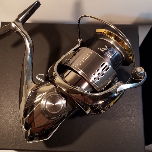 2022人気の SHIMANO 新品 シマノ18ステラC3000XG - リール
