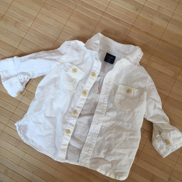 babyGAP(ベビーギャップ)の新品 gap baby 白シャツ  キッズ/ベビー/マタニティのベビー服(~85cm)(シャツ/カットソー)の商品写真