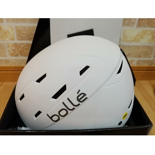 bolle(ボレー)のbolle(ボレー)ジュニア用スノーヘルメット&ゴーグルセット新品未使用品 スポーツ/アウトドアのスノーボード(ウエア/装備)の商品写真