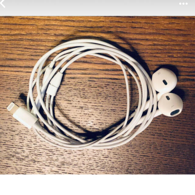 Apple(アップル)のアップル純正 イヤホン iPhone 8付属品 ライニングタイプ 動作確認済 スマホ/家電/カメラのオーディオ機器(ヘッドフォン/イヤフォン)の商品写真